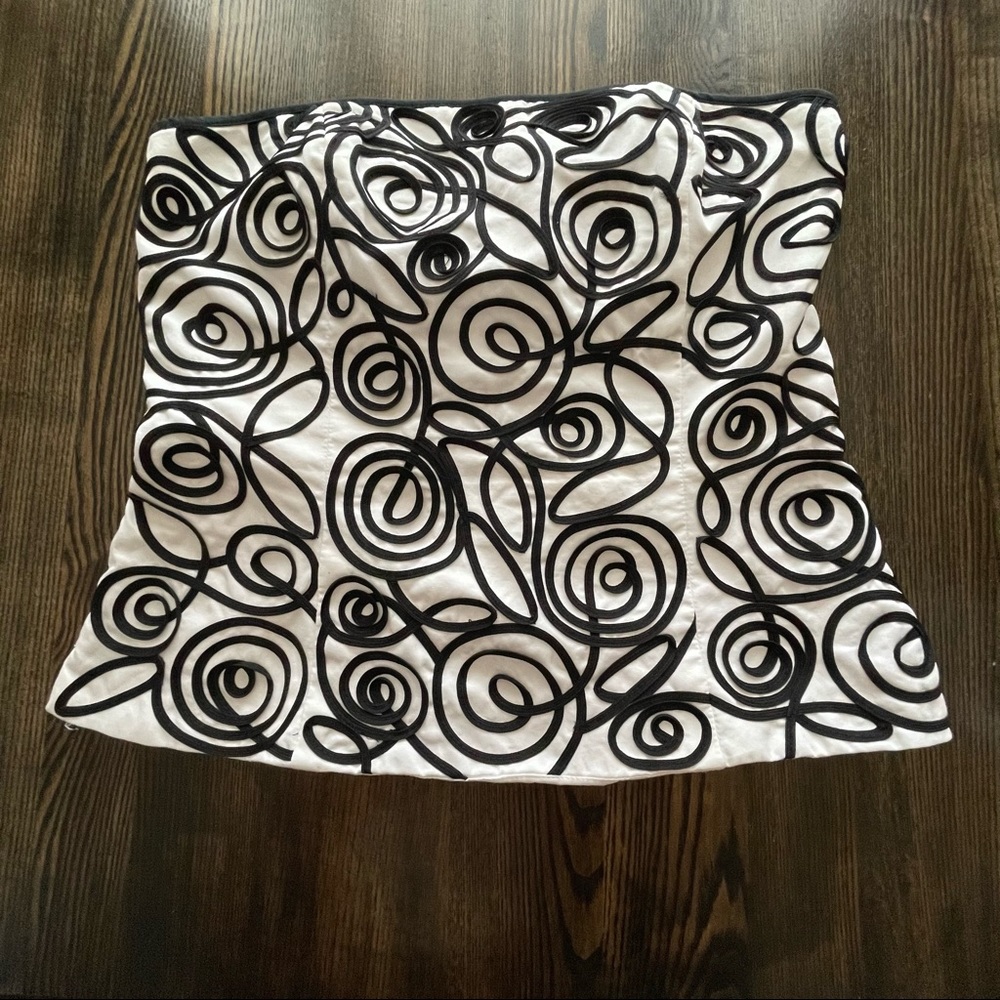 White House Black Market Corset Sz 6 Black & White Swirl